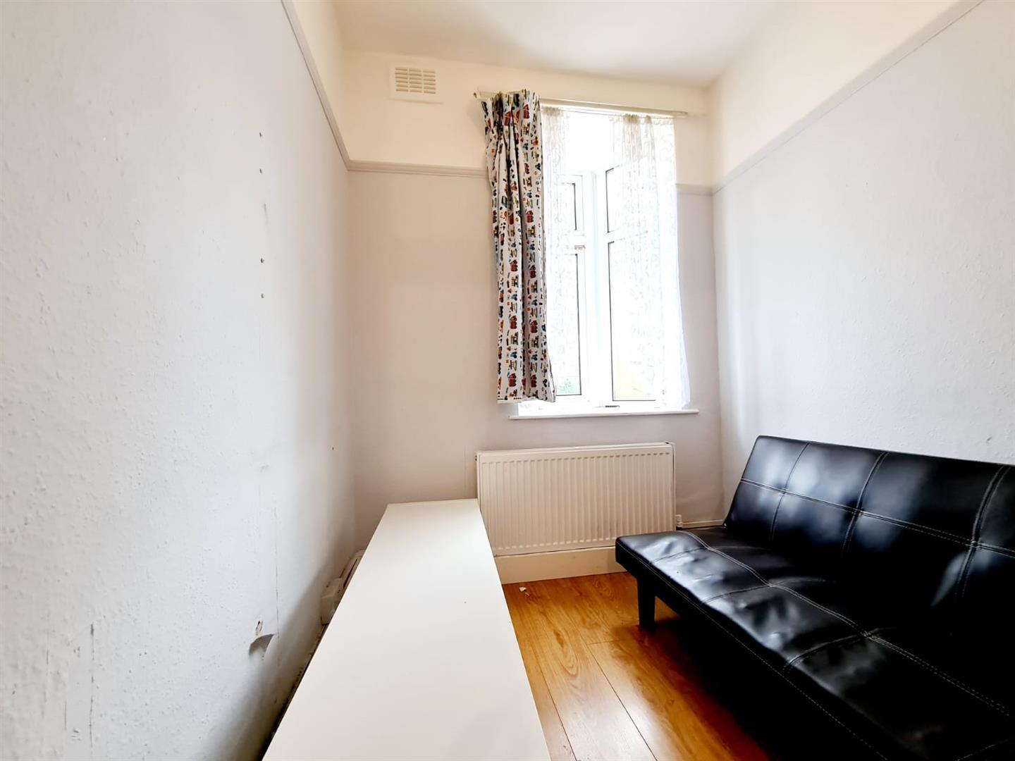 Lambourne Gardens, London E4 Sunshine Estates